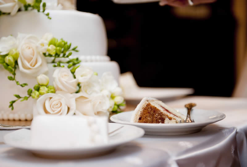 Knowing Wedding Cake Prices Will Help with Your Wedding Expenses